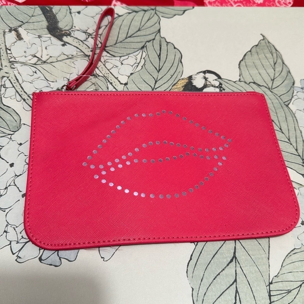 Wristlet/makeup pouch